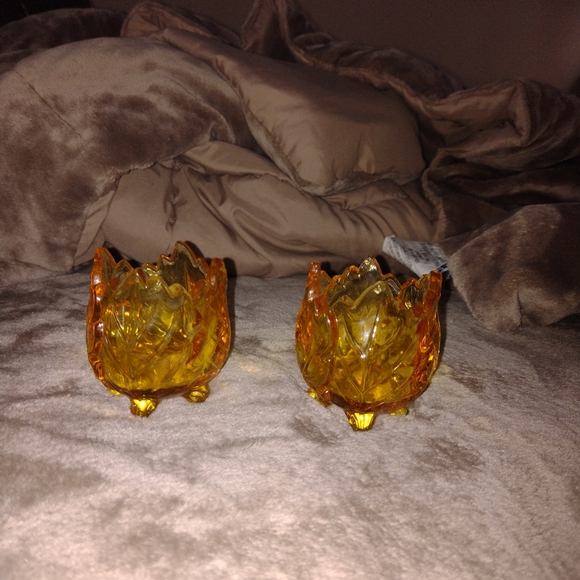Set of 2 4 footed retired partylite fall oak leaf votive holders.